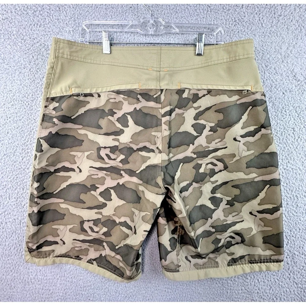 The North Face Classic V Board Shorts Mens 38x10 Camo Hybrid Swim Trunks Beach